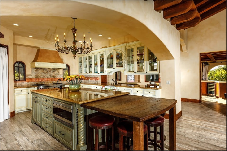 Lago Lindo custom kitchen